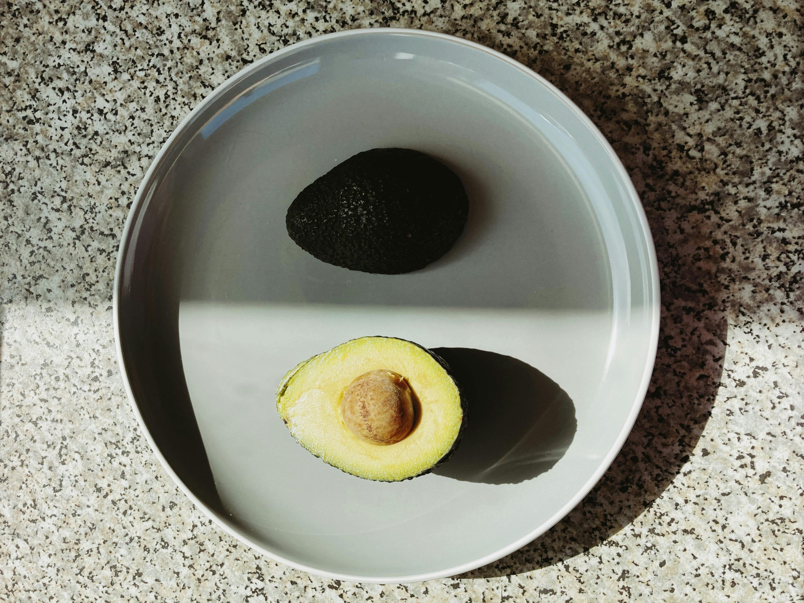 Avocado (Laurus persea): Health Benefits and Uses