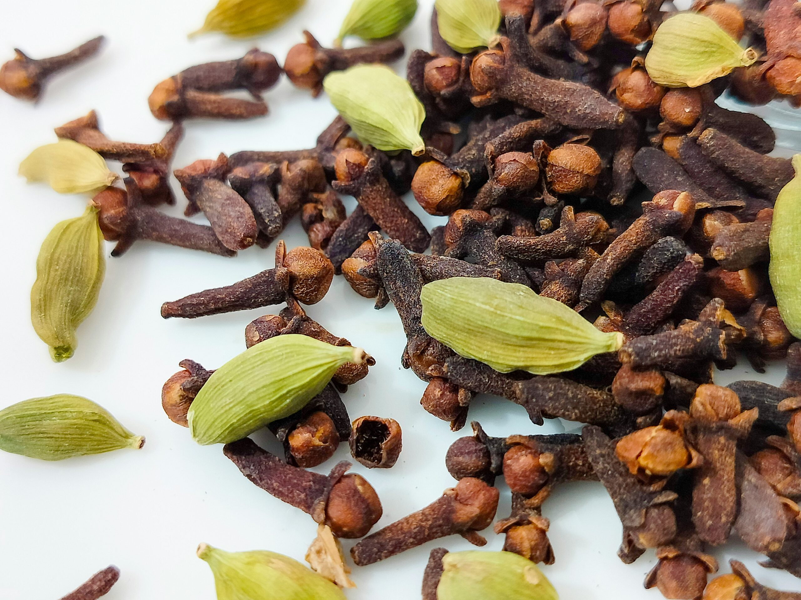 Clove (Syzygium aromaticum): Benefits, Uses, Safety and Dosage